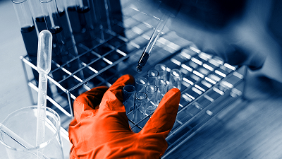 Filling a test batch of drugs in biopharma